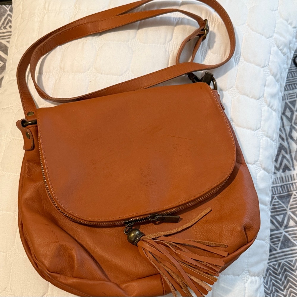 Tan Leather Crossbody purse with Tassel by Vera Pelle